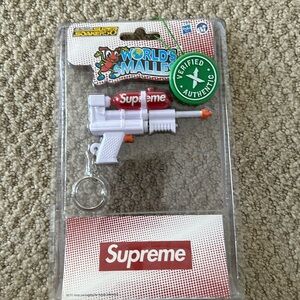 BRAND SUPREME SUPER SOAKER 50 KEYCHAIN MINI WATER BLASTER